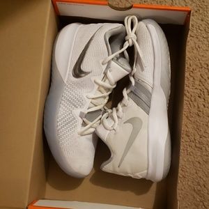 Kyrie Flytrap basketball shoes